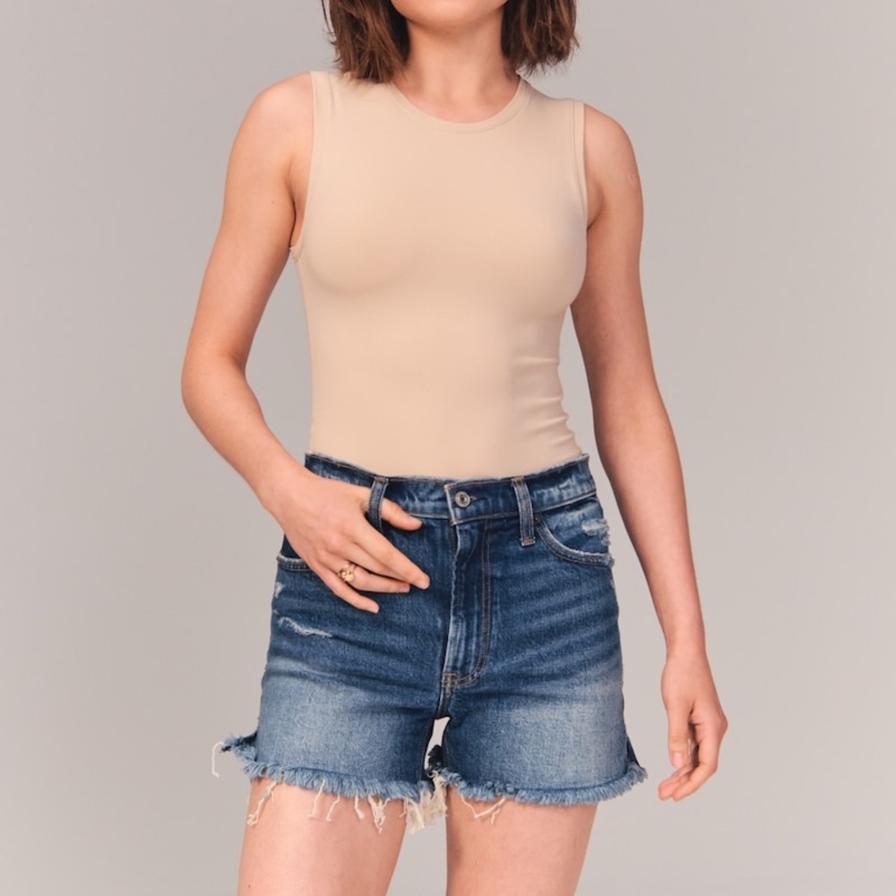 Abercrombie & Fitch The 4” Mom Short High Rise
